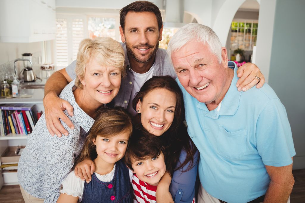 portrait-of-smiling-family-with-grandparents