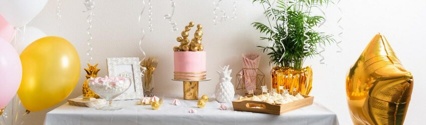 Voici donc dans cet article quelques astuces pour que votre table d’anniversaire soit la plus joliment décorée possible. 